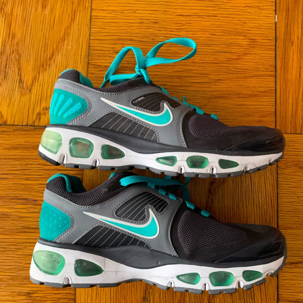 Nike women’s sneakers size 6